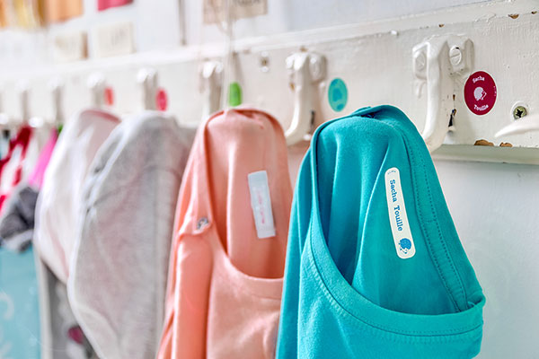 Our tips to remove iron-on clothing labels